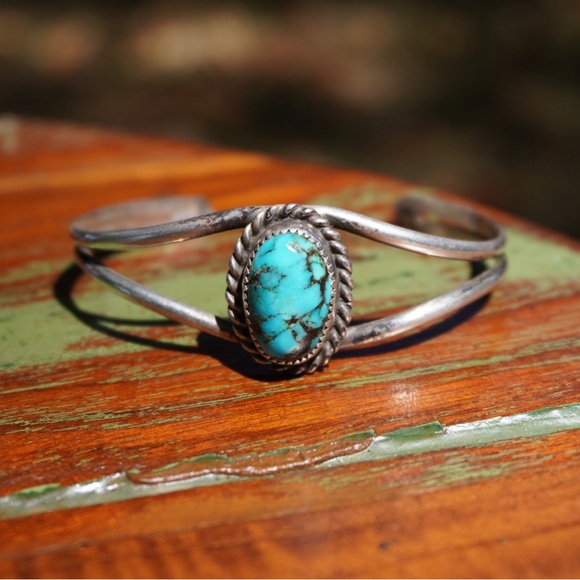 Vintage Sterling Silver Turquoise Cuff Bracelet - Picture 4 of 16